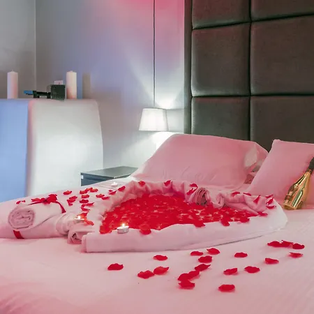 Comola Luxury Suite-3